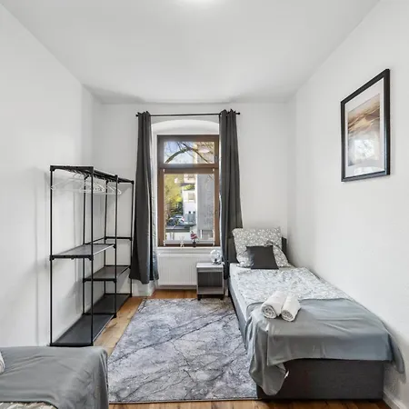 Wupper I, Lage Ideal Fuer Geschaeftsleute, Monteure, Familien, 3 Zimmer, Smart-tv * Wuppertal