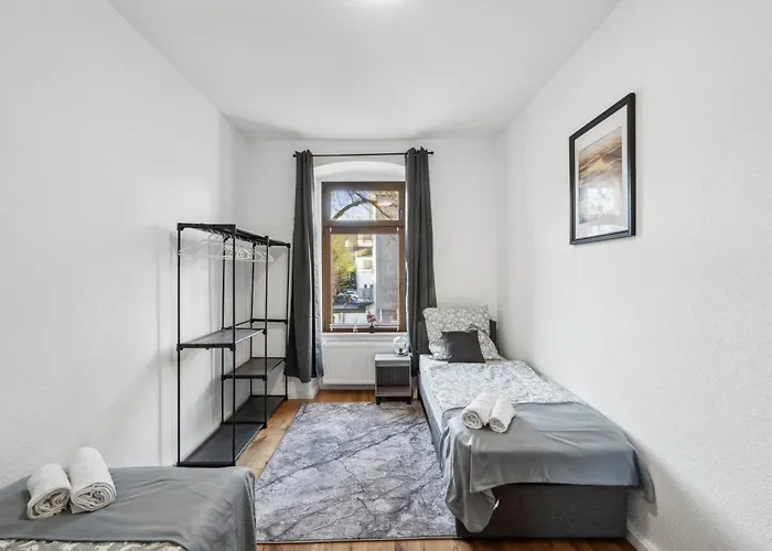 Wupper I, Lage Ideal Fuer Geschaeftsleute, Monteure, Familien, 3 Zimmer, Smart-tv * Wuppertal