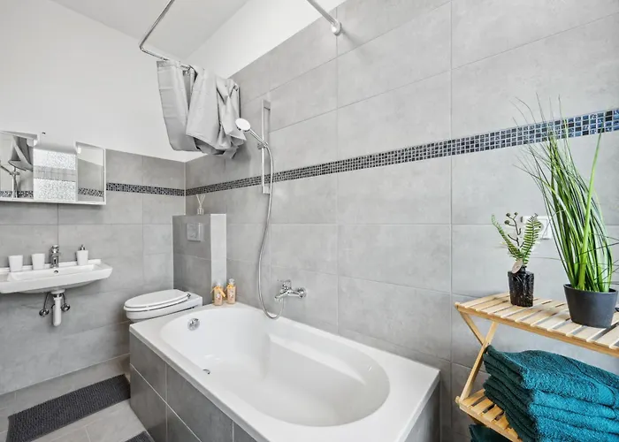 Wupper I, Lage Ideal Fuer Geschaeftsleute, Monteure, Familien, 3 Zimmer, Smart-tv Διαμέρισμα